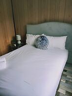 Oval Motel