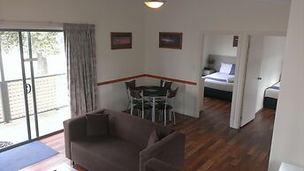 Oval Motel