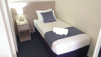Oval Motel