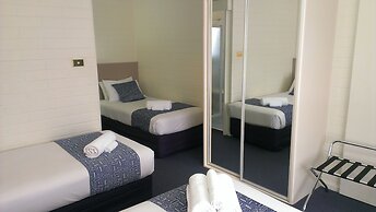 Oval Motel