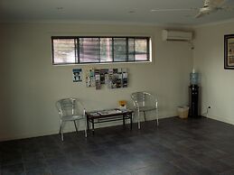 Oval Motel