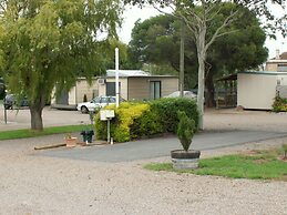 Oval Motel