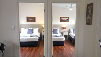 Oval Motel