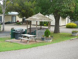 Oval Motel