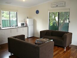Oval Motel