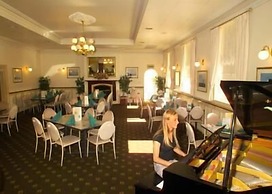 Lucas Hotel
