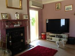 Must Love Dogs B&b