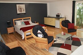 Salamander Beach Accommodation Adults Only