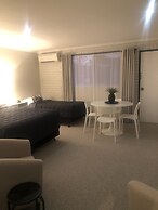 Estelle Kramer Motor Inn