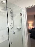 Estelle Kramer Motor Inn