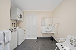 Emerald Motel Apartments