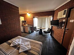 Two Rivers Motel