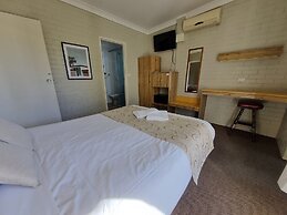 Moon River Motor Inn