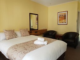 Moon River Motor Inn