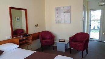 Moon River Motor Inn