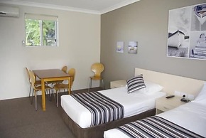 Moon River Motor Inn