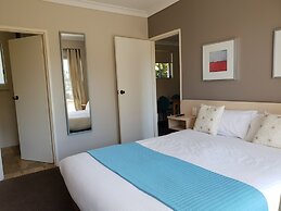 Moon River Motor Inn