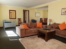 Moon River Motor Inn