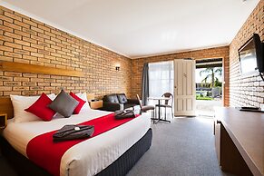 Statesman Motor Inn