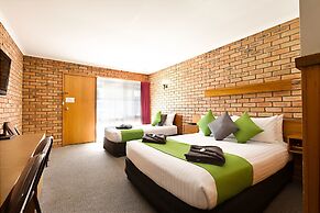Statesman Motor Inn