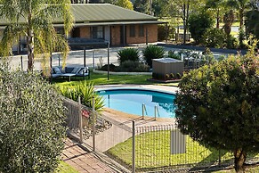 Statesman Motor Inn