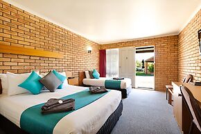 Statesman Motor Inn