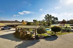 Statesman Motor Inn