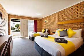 Statesman Motor Inn