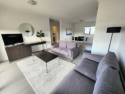 Oceanic On Thompson Apartments