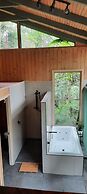 Treetops Accommodation Montville