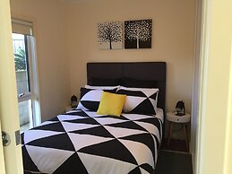 Lyreen's Apartment B&B