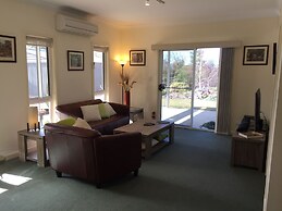 Lyreen's Apartment B&B