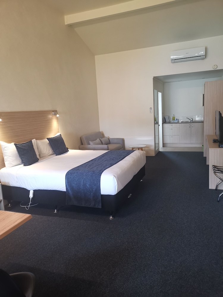 Captains Quarters Motor Inn