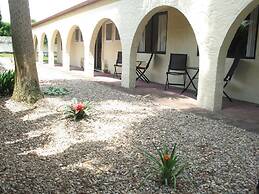 Captains Quarters Motor Inn