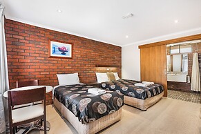 Golden Country Motel & Caravan Park