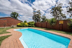 Golden Country Motel & Caravan Park