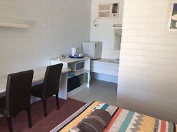 Capri Motel