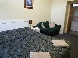 Grand Central Motel