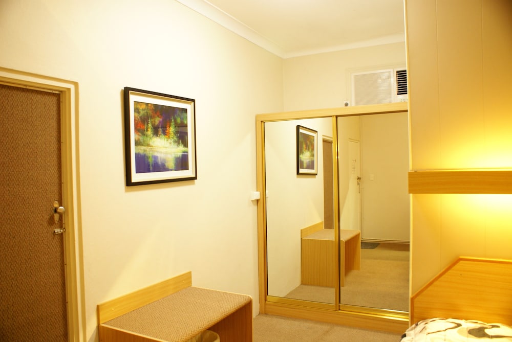 Country Lodge Motor Inn