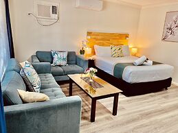 Highway Motor Inn