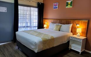 Highway Motor Inn