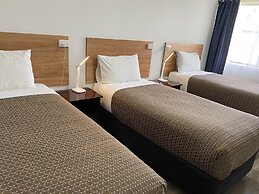 Highway Motor Inn
