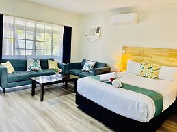 Highway Motor Inn