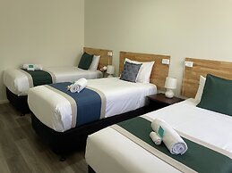 Highway Motor Inn