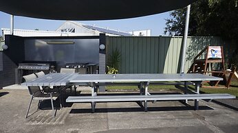 Highway Motor Inn
