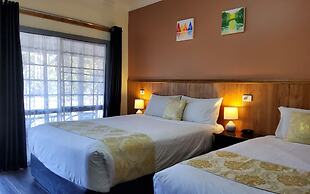 Highway Motor Inn