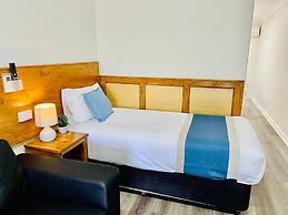 Highway Motor Inn