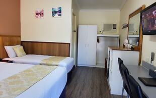 Highway Motor Inn