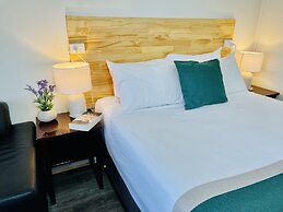 Highway Motor Inn