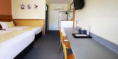 Highway Motor Inn